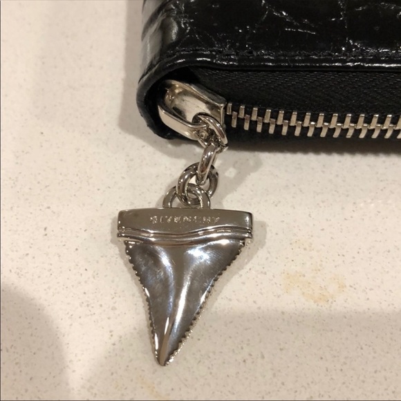 Givenchy NEW wallet black patent leather shark tooth zip continental wallet NWOT - Picture 12 of 17